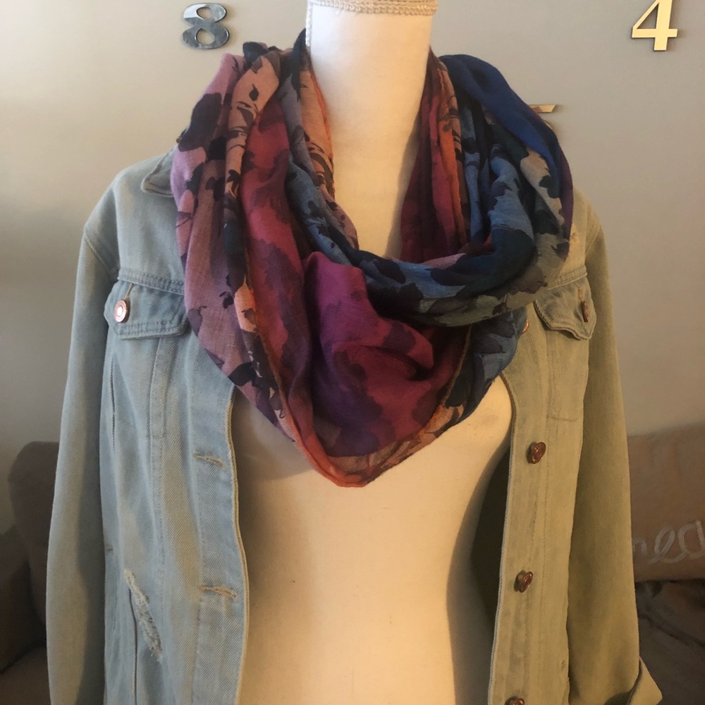 Pins and Needles Light Weight Leaf Circle Scarf